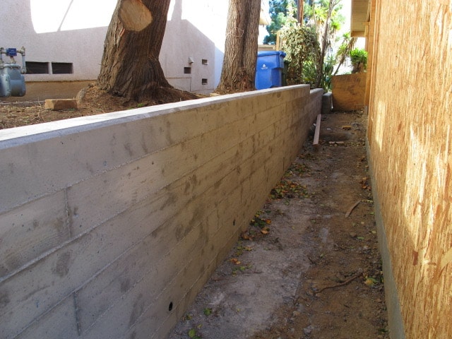 Board-formed poured concrete retaining wall in Brentwood, Los Angeles County