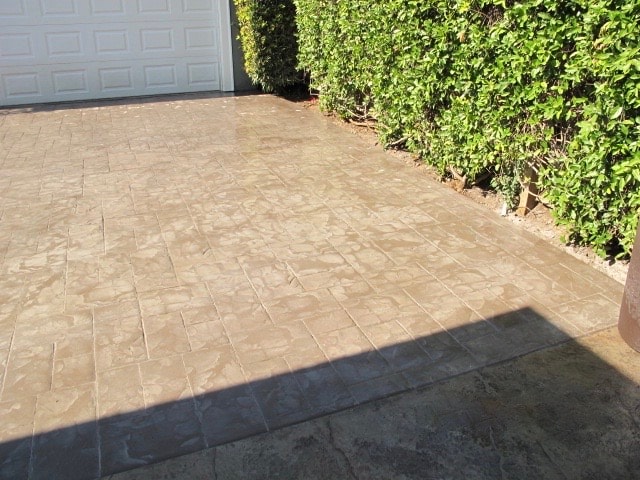 Tan and charcoal stamped concrete driveway with ashlar slate pattern at residential home in Pasadena, Los Angeles County by Concrete Etc., Inc.